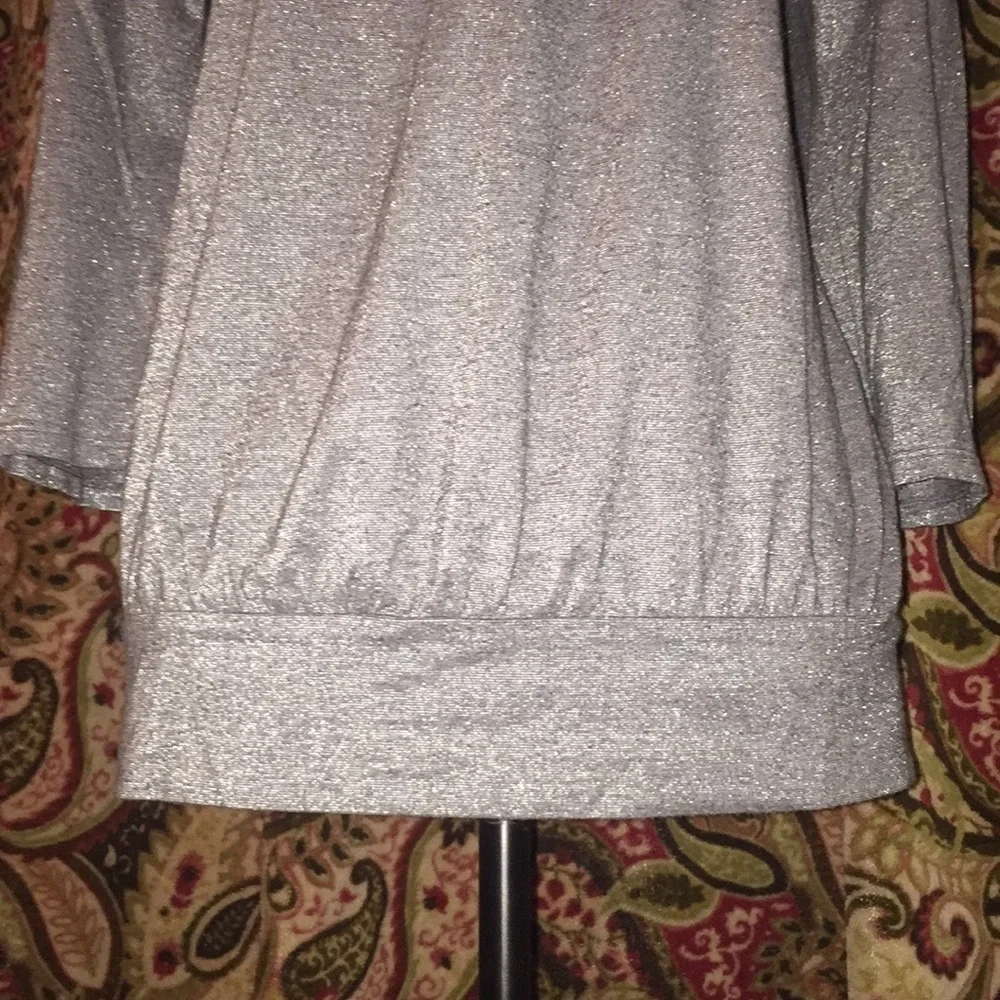 Old Navy sleeve silver armpit